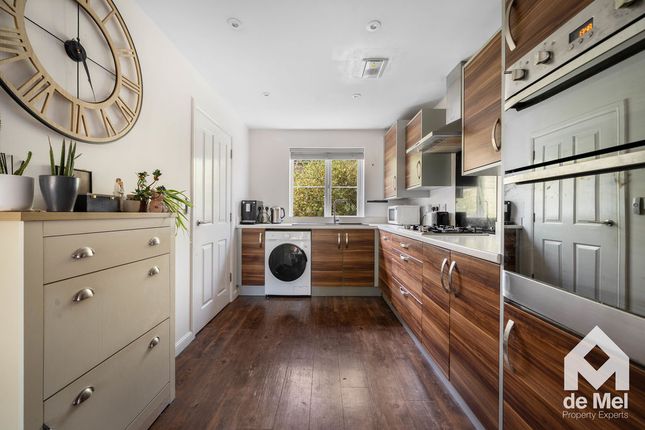 11, Gainsborough Road, Tewkesbury photo 3