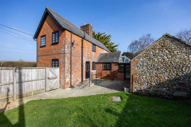Ivy Cottage, Main Road, Shalfleet photo 2
