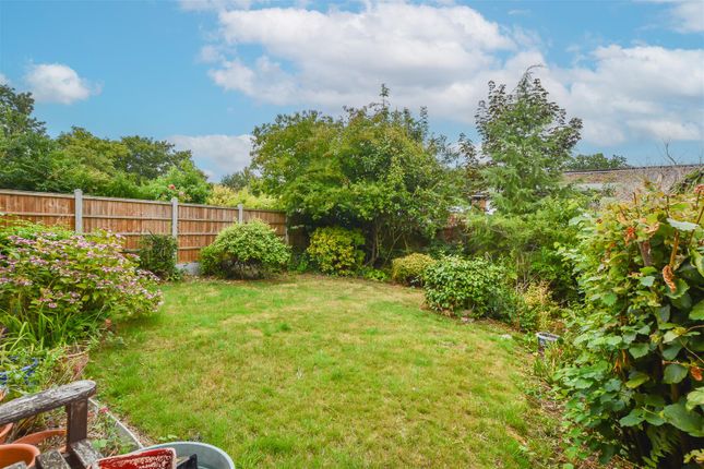 11, Paglesfield, Brentwood photo 2