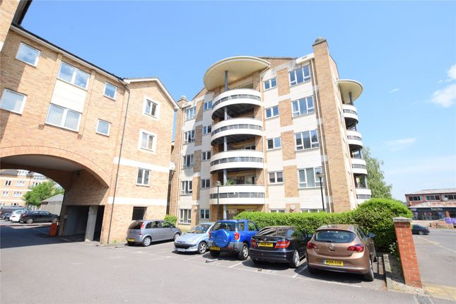 2 bed flat to rent in Branagh Court, Reading, Berkshire