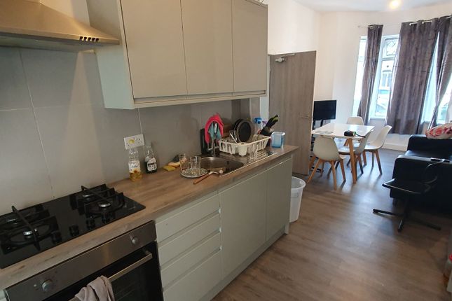 8 Malefant Street, Cardiff photo 2