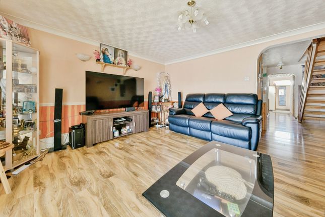 145, Canterbury Way, Hertfordshire photo 4