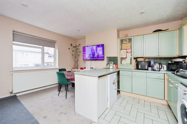 2, Uwch Y Don Avenue, Colwyn Bay photo 4