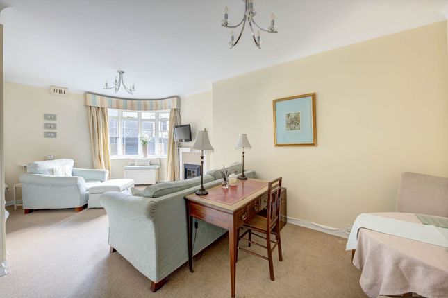 2 Norland Square Mansions, Norland Square, London photo 3