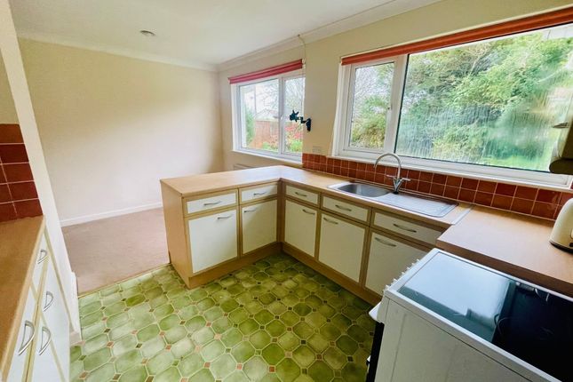6 Warwick Avenue, Redruth photo 2
