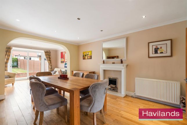 10, Corby Crescent, En2 photo 3