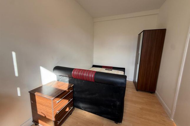 Flat C, 107, Fonthill Road, London photo 4