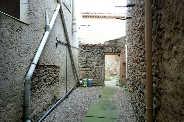 Town house for sale in Azille, Languedoc-Roussillon, 11700, France