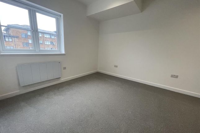 3, Cambridge Court, Camberley photo 4