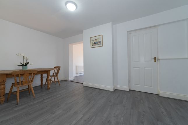 Kynaston Avenue, London photo 2