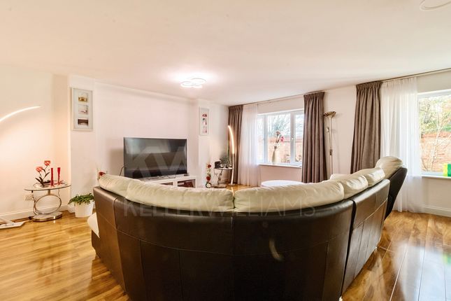 11, Bramble End, Northampton, Northamptonshire photo 4