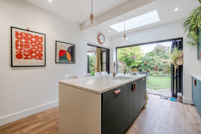 31, Chillerton Road, London photo 4