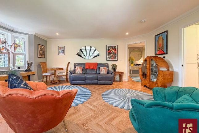 19, Fleur de lis, Crowthorne photo 4