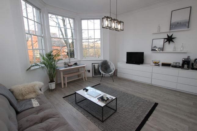 Flat to rent in Gladstone Court, The Park