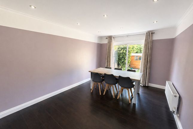 11, Broadacre, Staines-upon-Thames photo 3