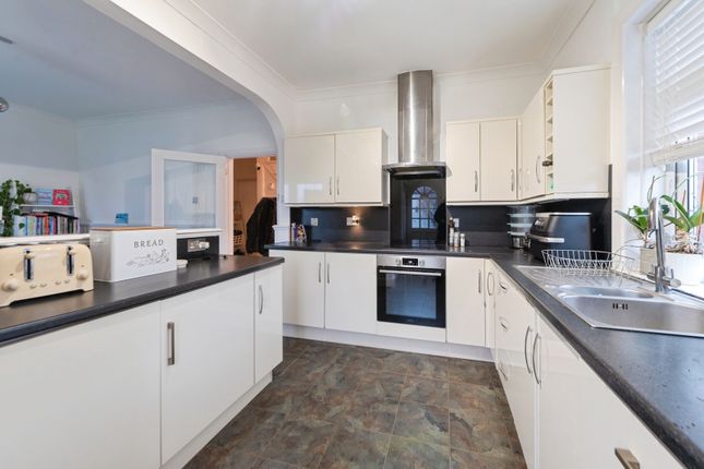 102, Portsmouth Road, Hampshire photo 2