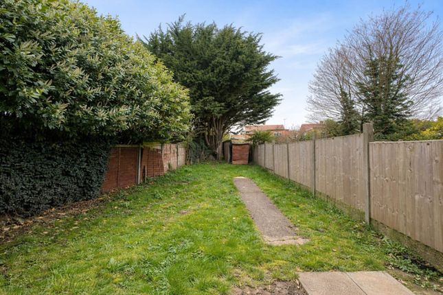 18, Chertsey Close, Luton photo 2