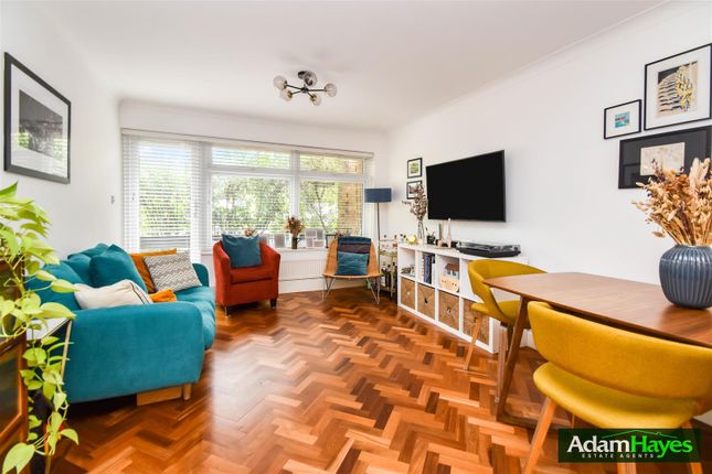 2 Cedar Drive, The Causeway, London photo 2