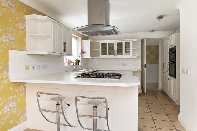 34, Field Park, Bracknell photo 3