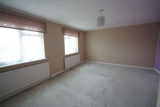 Flat to rent in Clarence Road, Grays