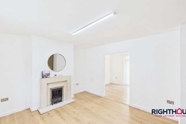 4 Onslow Crescent, Bradford photo 4