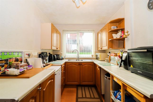 24, Valley Road, Dewsbury photo 2