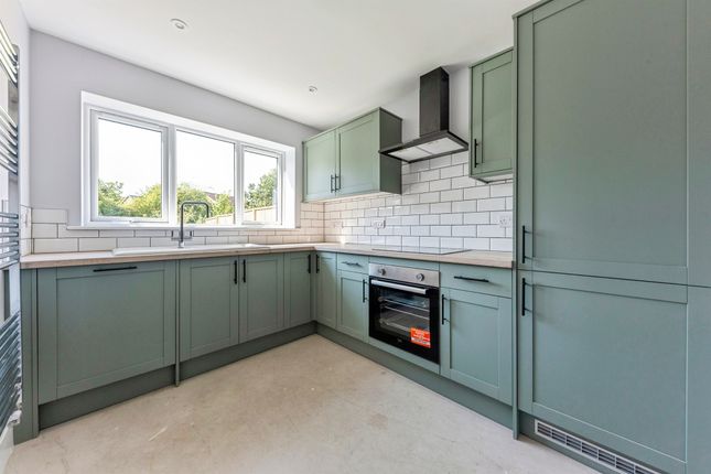 22, Deepdale Drive, Sleaford photo 2