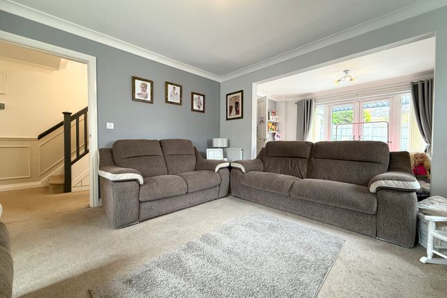16 Tan Y Bryn Gardens, Aberdare photo 3