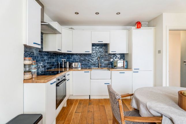 67,Flat A, Stowe Road, London photo 2