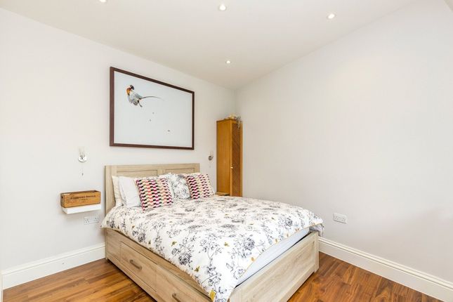 Flat 6, 44, Lavender Hill, London photo 4
