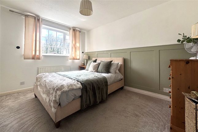 35, Bramshott Drive, Hampshire photo 3