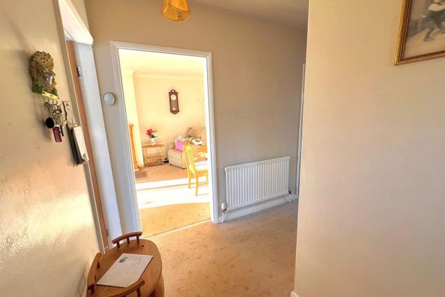 3, Willows Drive, Hornsea photo 4