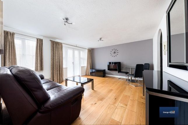 Flat to rent in Gater Drive, Enfield