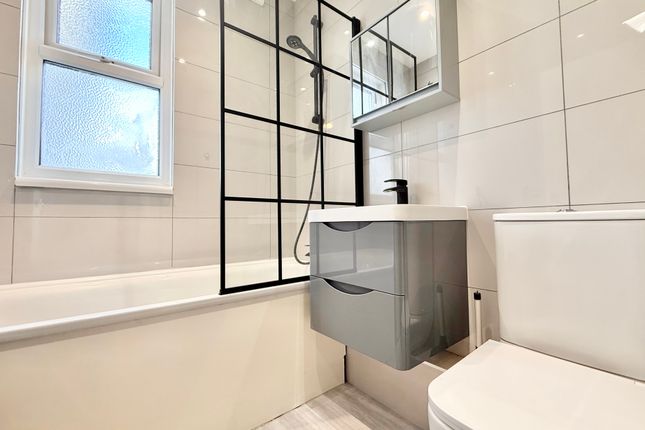 Flat 2, 18, Elgin Road, East Croydon photo 4