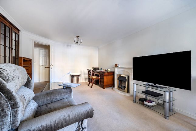 11, Otters Court, Witney photo 4