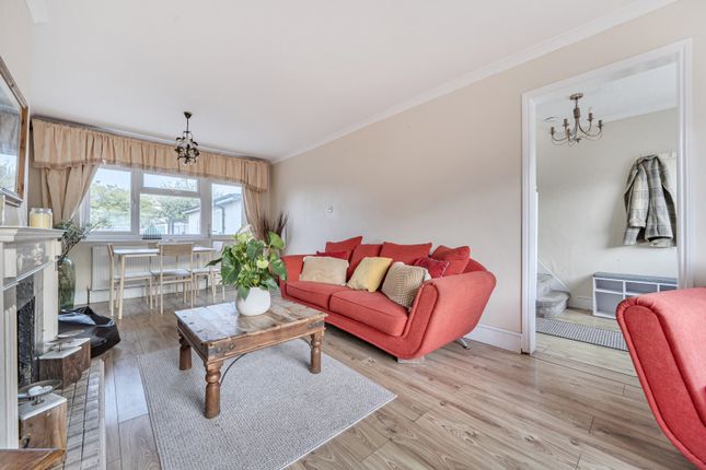 71, Holyrood Avenue, Harrow photo 3