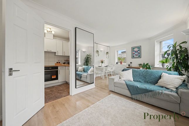 Hertford Court, 45 Falcon Road, London photo 4
