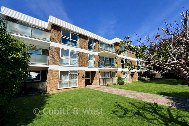 2-bed flat on Redwood Court, St. Flora's Road, Littlehampton, £200,000