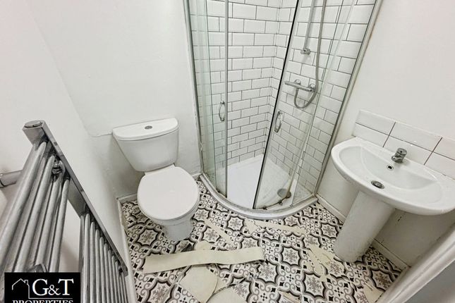 Room 2, 159 Greenlawns, Tipton photo 4