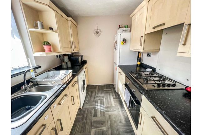 17, White Laithe Close, Leeds photo 4