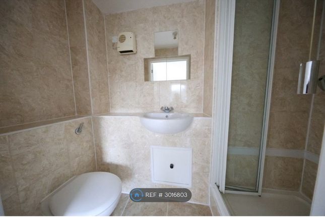 Flat, Kingfisher Heights Hogg Lane, Grays photo 4