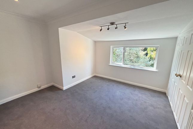 5 Manor Road, Sutton photo 5