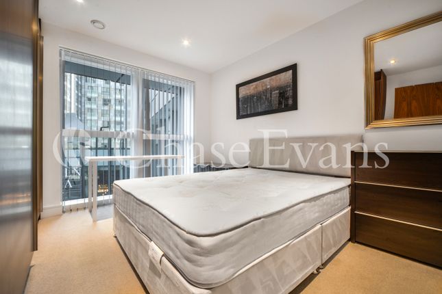 Flat to rent in Talisman Tower, Lincoln Plaza, Canary Wharf