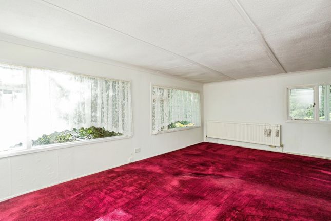 4, Woodpecker Way, Turners Hill photo 2