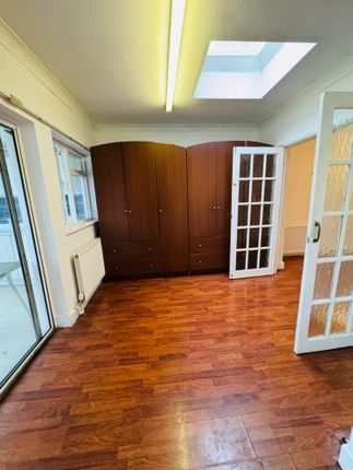 27, Minehead Road, South Harrow photo 4