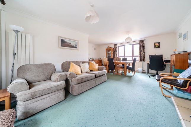 10, Somerville Court, Cirencester photo 3