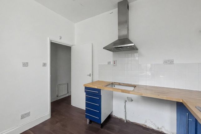 84B Cathnor Road, London photo 5