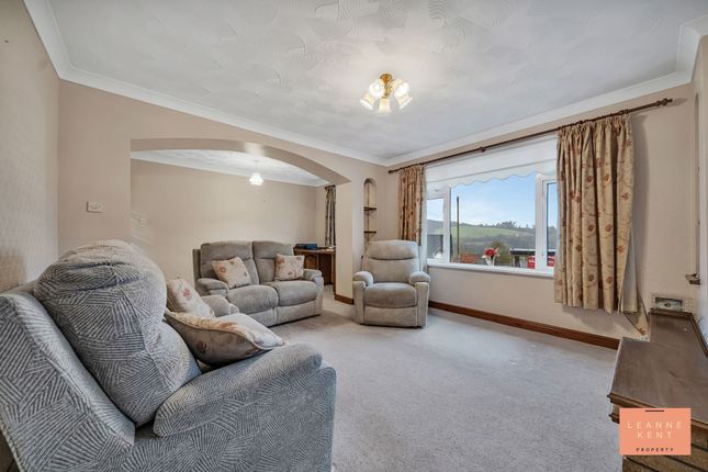 5 The Oaks, Caerphilly photo 2