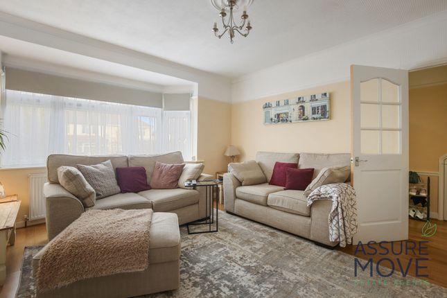 Maisonette for sale in Oakleigh Road North, London
