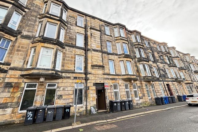 2-bed flat on Renfrewshire, £895/mo
